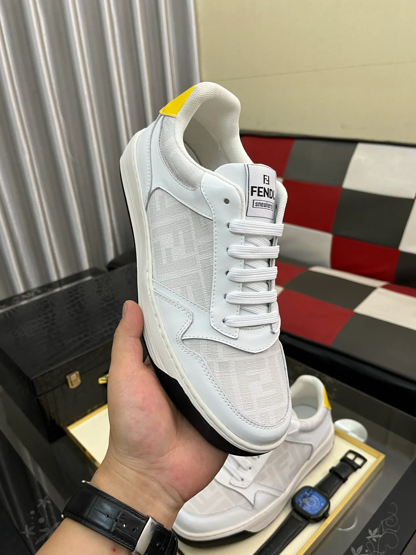 Men's Men's Shoes💰420⌚️⌚️[Fendi] Fendi's latest casual shoes for men! Available at counters simultaneously! A one-to-one replica of the original. Made entirely of imported top-grain calfskin, the interior is made of top-grain water-dyed cowhide, and the original factory-supplied rubber outsole. Leading new fashion concepts. Matching code: 38-443️⃣Colors available